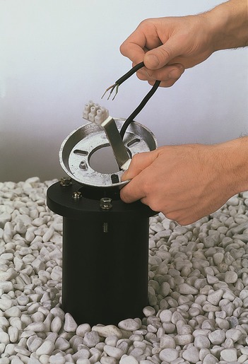 Erdeinbausockel Alu schwarz für Steckdosensäule