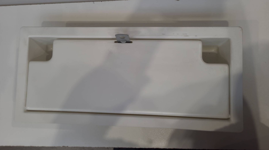 Stecker und Kabelabdeckung  I LL4091