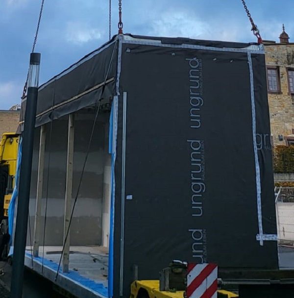 Unterdeckbahn stabil, schwarz (135g) mit Logo