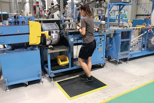 Arbeitsplatzbodenbelag L1200xB900xS18mm