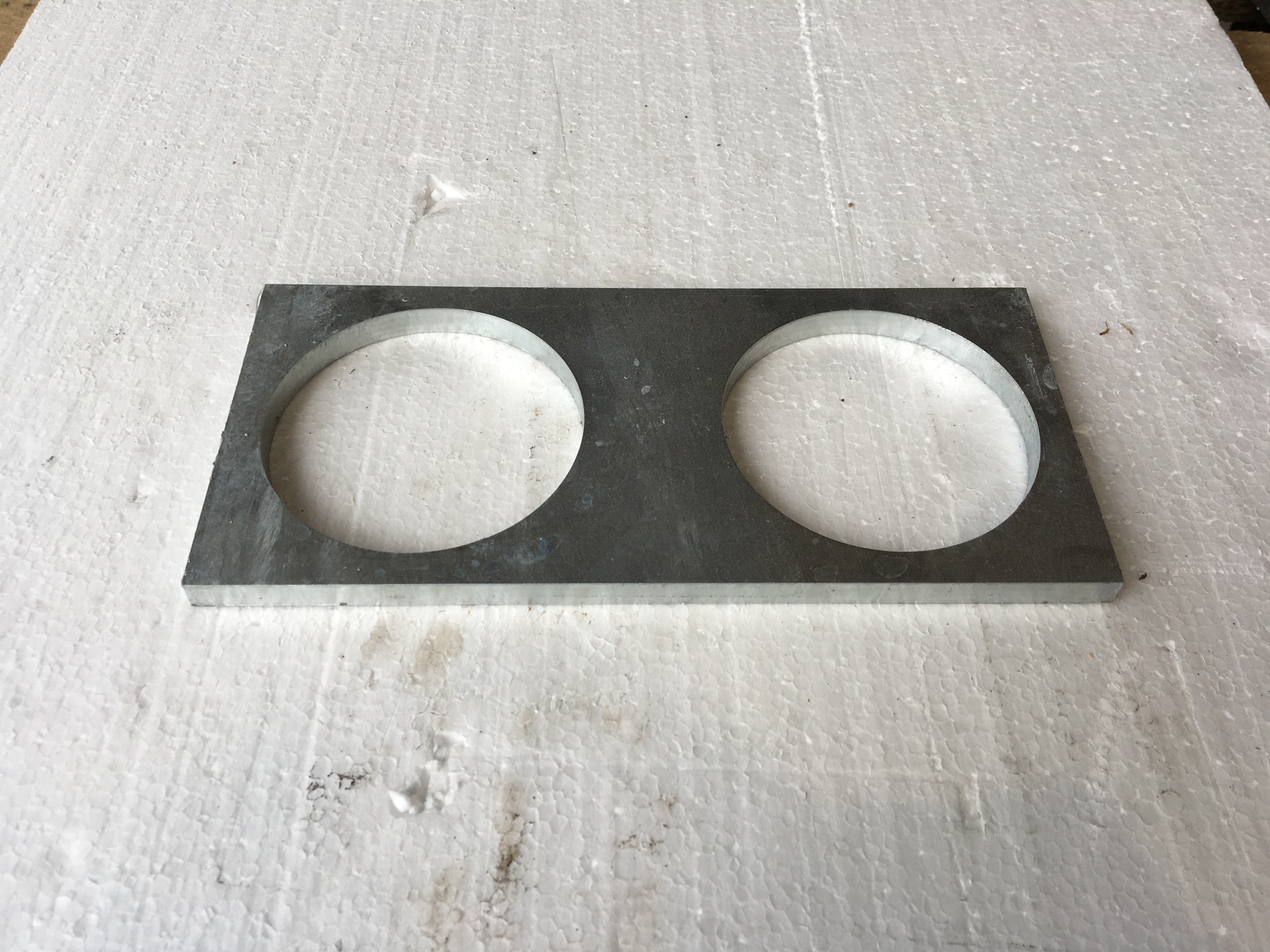 MK02 Alt 240/110 x 10 mm Stahlplatte mit zwei Löchern 90 mm